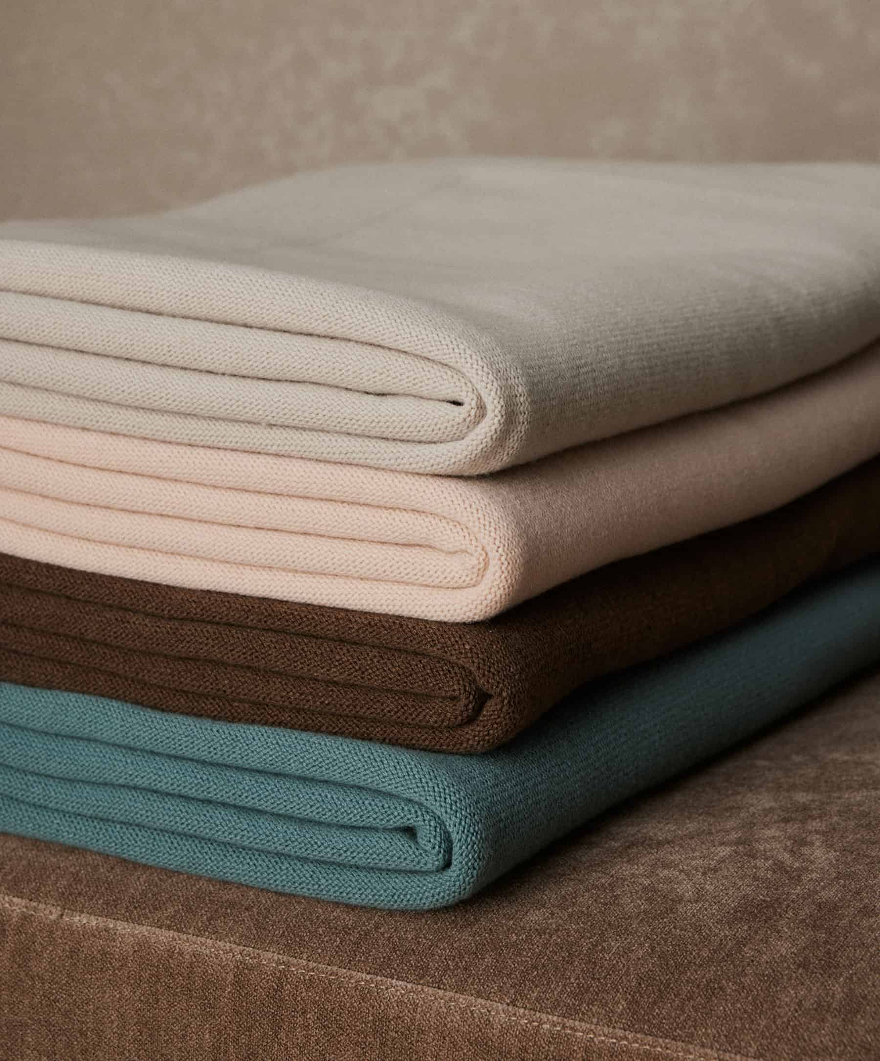 100% NZ Merino Wool Throw - Blush - Image 4