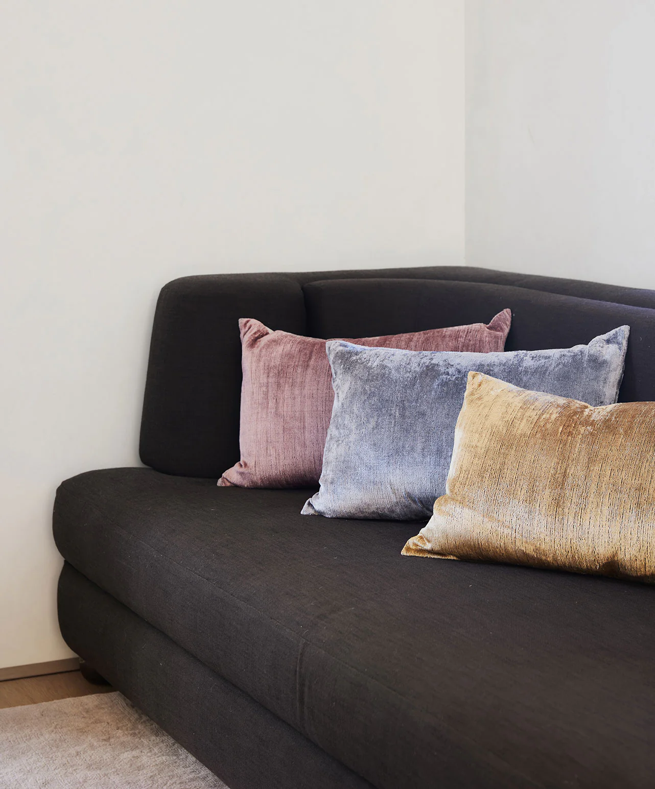 Talik Velvet Rectangular Cushion Cover - Mist - Image 4