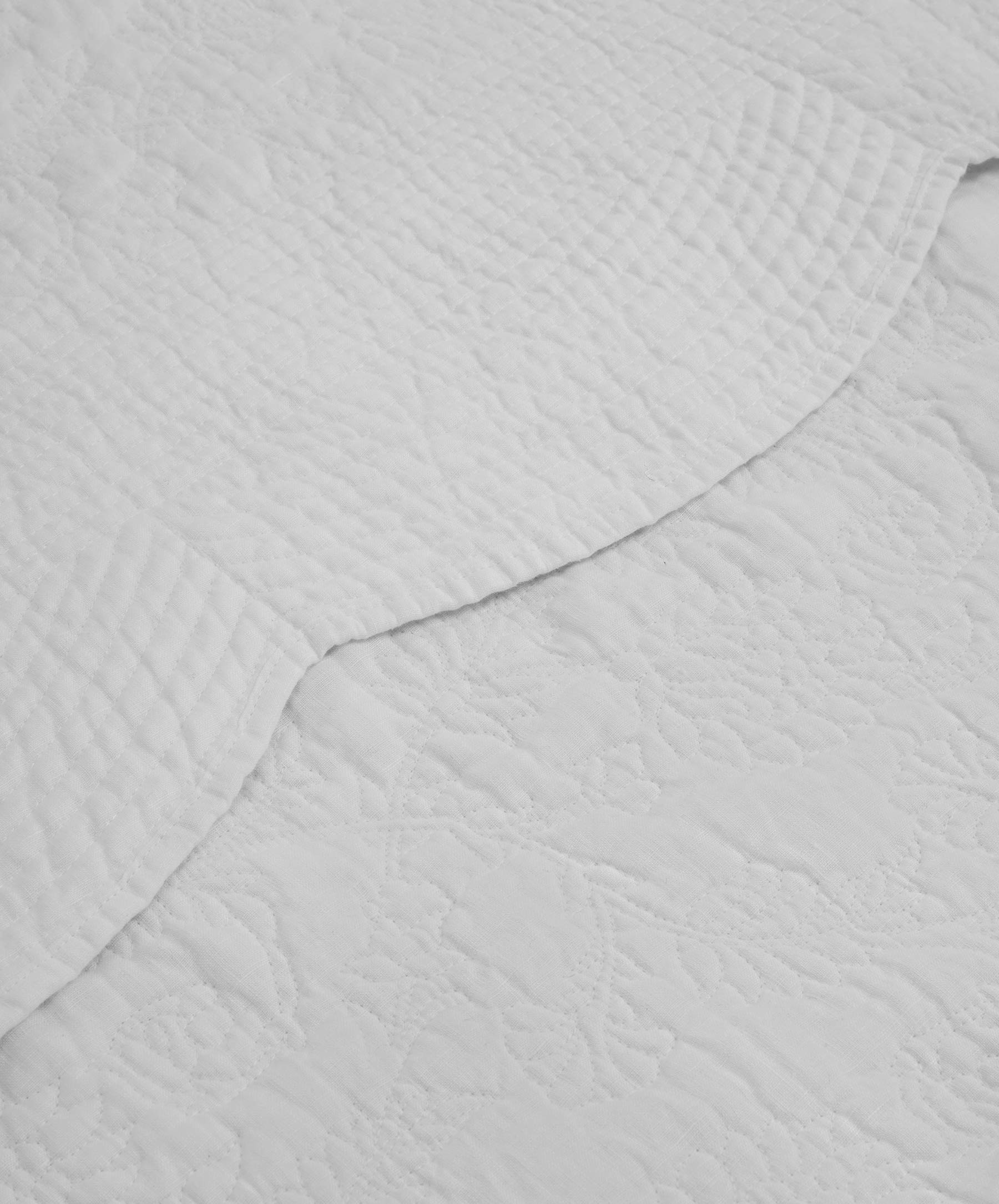 Willow Embroidered Quilt - White - Image 3